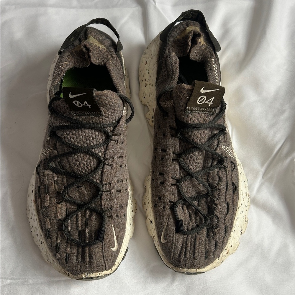 Nike Women Space Hippie 04